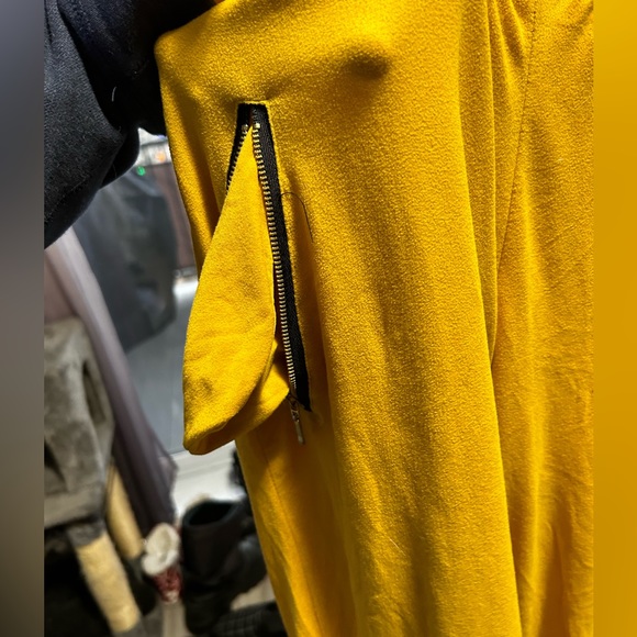 Yellow joggers - Picture 2 of 5